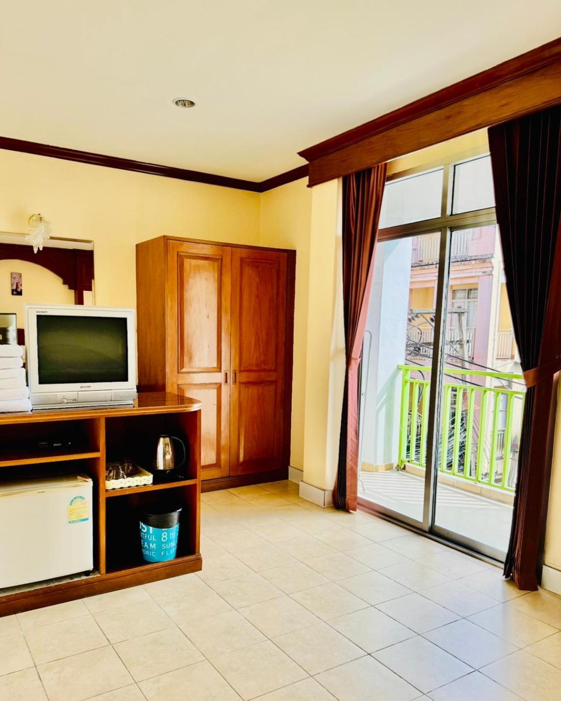 Innarm House Patong Eksteriør bilde